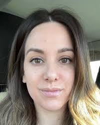 Melissa Resch's Instagram, Twitter & Facebook