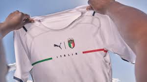 Retrouvez les dans cet article détaillé. Euro 2021 Puma Devoile Les Maillots Officiels Pour La Competition Les Supporteurs En Colere