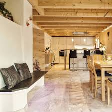 Massivholzhaus Koln Der Grosse Wohnbereich Ist Treffpunkt Fur Familie Und Freunde Der Kaminofen Spendet Behagliche Warme Und Ladt Ein In 2020 Home Decor Home Loft Bed