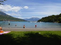 Sur mezzanine de la maison de pays : Une Des Plages De La Commune De Savines Picture Of Lac De Serre Poncon Savines Le Lac Tripadvisor
