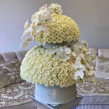 Send flowers & gifts across newark , new york , los angeles , jersey city & nationwide. Jlf Grandiose Two Tier With 500 Roses And Orchids Jlf Los Angeles Florist In 2021 Luxury Flowers Flower Delivery Fresh Flowers Arrangements
