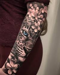 Style réaliste noir et blanc 1 motif par pièce taille de la plaquette : 100 Magnifiques Tatouages Avant Bras Pour Femme Tatouez