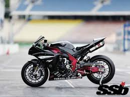 2009 Yamaha R1 And 2006 Fz1 Made In Germany Yamaha R1 Yamaha R1 2009 Bmw Motorcycle S1000rr