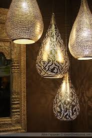 21 Ideen Zum Dekorieren Von Lampen Und Kronleuchter Im Badezimmer Badezimmer Dekorieren Ideen Orientalische Lampen Beleuchtungsideen Orientalisches Design