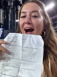 Sweaty face included!🤣 Setlist and picks from Tampa Friday & Sunday. A  DREAM! Lifelong fan! PS where are my Miami peeps at?! 🤘🏼🎸