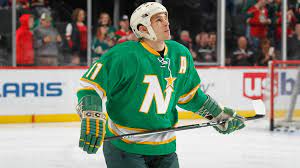 The team's colors (for most of their history) were green, gold and white. Zach Parise Wears Late Father S North Stars Gear