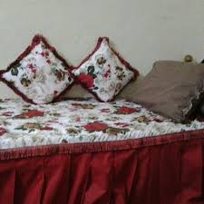 اللون الاحمر وبهجته شراشف نفر Home Decor Decor Furniture