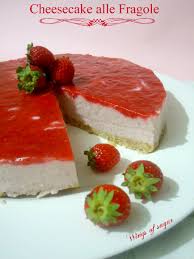 Nel frattempo lavorate in una ciotola la ricotta con il philadelphia e 100 grammi di zucchero. Cheesecake Alle Fragole Con Ricotta E Mascarpone Ricetta Senza Cottura