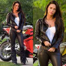 Enlace permanente de imagen incrustada. First Emoji That Comes To Mind Meganfox Megan Fox Outfits Megan Fox Style Megan Fox Hot