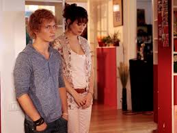 N'ayant pas le choix, elle doit mener sa grossesse à terme. Tf1 Studio