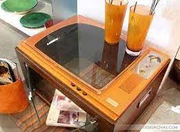 17 Ways To Repurpose Outmoded Or Broken Tvs Broken Decoration Tv Cool Tv Antiga Reciclagem De Tv Espelhos Vintage