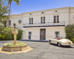 Tom Ford Just Bought Betsy Bloomingdale S L A House For 39 Million Regency House Los Angeles Homes Regency Architecture