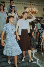 It is a fictionalized telling of the founding of the aforementioned. Geena Davis On Sports Representation And The 25th Anniversary Of A League Of Their Own Glamour