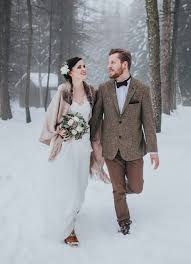 Wooden Wedding Winterhochzeitsidee Im Wald Winter Hochzeit Ideen Winter Hochzeit Kleidung Hochzeit Wald