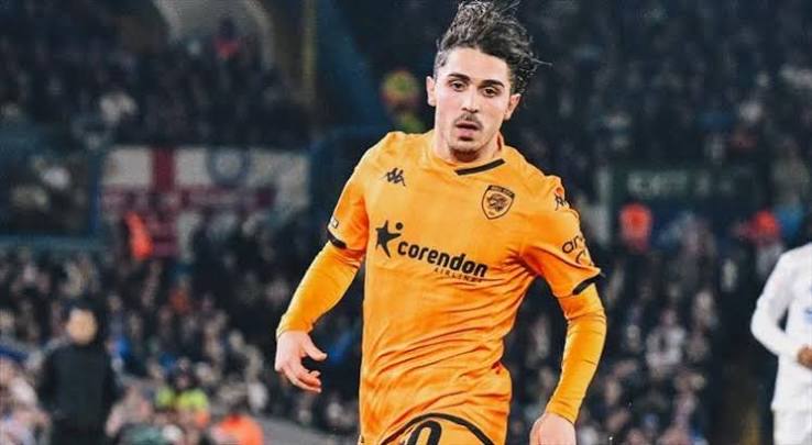 Abdülkadir Ömür’ün Hull City formasıyla sahadaki görüntüsü