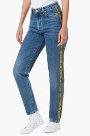 Det italienske mærke fiorucci opnåede kultstatus i 70'erne og 80'erne med deres aparte designs og stramme jeans. Tara Classic Tapered Jean Logo Tape
