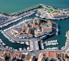 Saint Martin De Re Hotel Restaurant En Charente Maritime Le Relais De La Foret France City Explore France France Travel