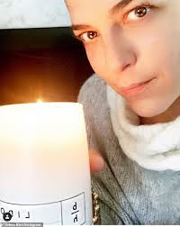 Actress selma blair revealed via instagram that she is undergoing a stem cell treatment called. Selma Blair Showcases Newly Grown Hair And Strength During Stroll Following Chemo Treatments For Ms Daily Mail Online