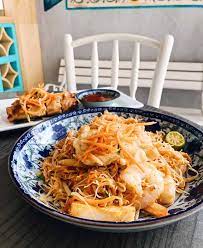 Food was fresh and sam did her best to make us feel welcome. Ttdi Food Hunt Cool Cafes Local Restaurants And A Durian Fest Grab My