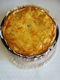 Tourte Aux Pommes De Terre Une Recette D Origine Auvergnate Qui Constitue Un Repas Ideal Vraiment Tourte Aux Pommes Tourte Pomme De Terre Cuisine Et Boissons