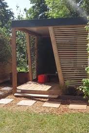 Busca Imagenes De Disenos De Jardines Estilo Clasico De Extaze Outdoor Encontra Las Mejores Foto Outdoor Garden Rooms Cottage Garden Design Home Garden Design