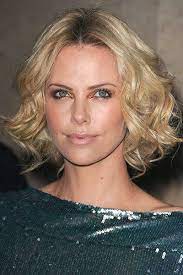 There are many different lovely hairstyles for curly hair. 16 Besten Frisuren Fur Dickes Haar 2015 Short Curly Hair Hair Styles Curly Hair Styles