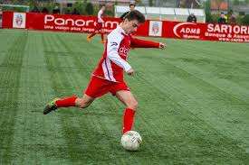 C'est le moment de choisir les personnes qui suivront les footballeurs. Annonces Football Cvsports