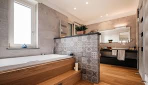 Mobili da bagno, doccia, vasche da bagno, lavandini, saune, arredamento bagno set di 3 rubinetti per vasca da bagno con rivestimento in bianco, rubinetto europeo, miscelatore per lavabo agver spa copertura vasca da bagno realizzato in tessuto argentato rivestito 210d copertura. Bagno Di Tendenza Con Rivestimenti In Legno E Piastrelle Vasca Idromassaggio E Ampia Doccia Rem