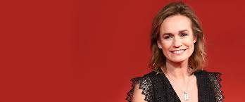 Sandrine bonnaire et ses filles. Sandrine Bonnaire A 54 Ans Ses Filles Son Compagnon Son Divorce Avec Guillaume Laurant