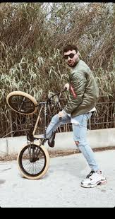 Pin By Someone On Ledri Vula Famous Singers Husby Cute Animals