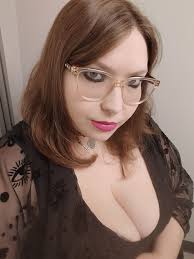 At Age 40! 🔥 𝗦𝗔𝗬 𝗬𝗘𝗦 𝗜𝗙 I'M STILL LOOKING HANDSOME 😻