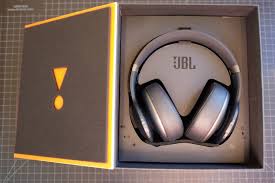 Jbl everest 700 wireless bluetooth headphones are comfortable to wear with the best in class sound, up to 25 hours of performance and can wirelessly share music. Jbl Everest Elite 700 Wireless Noise Cancelling Headphone Review The Gadgeteer