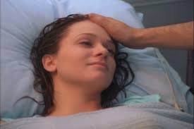 So why didn't Officer Burke or Dr. Kalarjian die trying to save Kimberly if  Death gets messy when you try to save someone? : r/FinalDestination