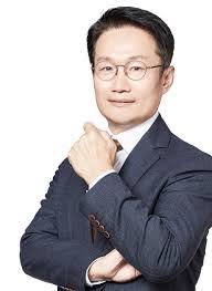 Kie Lee's Instagram, Twitter & Facebook