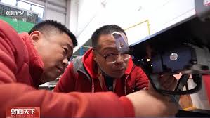 从硬件到算法看智慧仓运维员如何让数万包裹奔赴千家万户