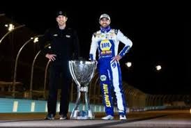 Chase elliott, driver of the #9 napa auto parts chevrolet, and his crew chief alan gustafson pose for a photo. Phoenix 2 Nascar Cup Rennveranstaltungen