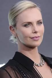 Oggi, 7 agosto, Charlize Theron compie 50 anni! Prima di diventare l'a...