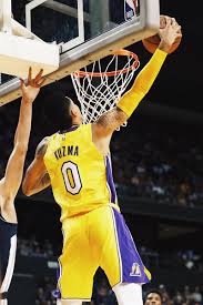 Nba dunk of the night l'impressionnant dunk de giannis antetokounmpo ! B R Kicks On Twitter Kyle Kuzma Hooping In The Nike Kobe A D Detached During Preseason