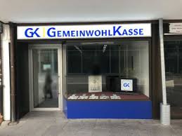 Around 45,400 employees are serving 16,2 million clients in more than 2,100 branches in 7 countries. Gemeinwohlkasse Sonnenstaatland Wiki