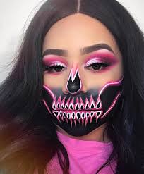 QUEEN OF THE DEAD 💀👑 tag a friend who would wear this look for Halloween  👻 Original crown idea from @marissamelhorn PRODUCTS…