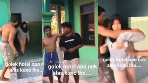 Foto Viral Dua Pelajar SMP Digerebek Warga Saat Mesum di Toilet Masjid
