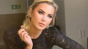 Ünlü sunucu ece erken ve eşi şafak mahmutyazıcıoğlu'nun olaylı gecesi. Police Have Launched An Investigation Into Ece Erken Qadin Net First National Women S Portal