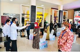 Sdgs adalah kepanjangan dari sustainable development goals atau tujuan pembangunan berkelanjutan (tpb). Perwakilan Nasabah Pnm Mekar Terima Banpres Produktif Jokowi Di Banda Aceh Indonews Id