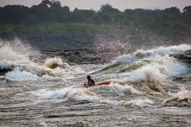 It is a humid country, with many sources flowing into the oubangui river, a major tributary of the congo/zaire river and forming the border between the central african republic and zaire. What Are 5 Good Facts On The Congo River Quora