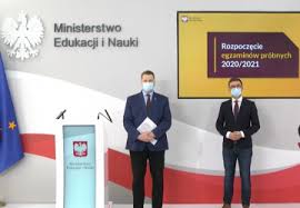 Próbne matury nie są obowiązkowe, uczniowie więc nie muszą więc brać w niej udziału. 2dgbf8rj5r3g2m