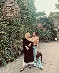 10 Ide Ootd Hijab Ala Dinda Hauw Yang Bisa Anak Muda Tiru