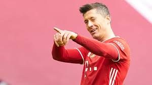 Gegen augsburg lässt der stürmer des fc bayern münchen viele chancen liegen, trifft aber zum 5:2 und dem neuen bundesligarekord. Fc Bayern Und Lewandowski In Der Expected Goals Analyse Kicker