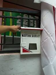 Kotak amal terbuat dari akrilik terlihat lebih rapih dengan penempatan yang lebih baik, juga tersedia kunci untuk mengamankan isinya. 7 Kotak Surat Ideas Trash Can Canning Toy Chest