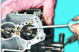 Udara mengalir ke bagian atas karburator dari asupan udara motor, melewati filter udara dengan tujuan menyaring debu dan kotoran dari udara bebas. Jet Karburator Apakah Maksudnya Prinsip Operasi Avtotachki