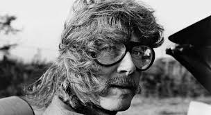Amerikan edebiyatının absürt kalemi Tom Robbins, hayatını kaybetti. Tom  Robbins Hayal Gücünün Sınırlarını Zorlayan Bir Yazar 📚Tom Robbins, modern  Amerikan edebiyatının en ilginç ve yenilikçi yazarlarından biri olarak  kabul edilir. 22 Temmuz